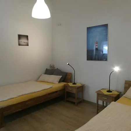 N3 Charmantes Eingezaeuntes Mit Garten Butjadingen